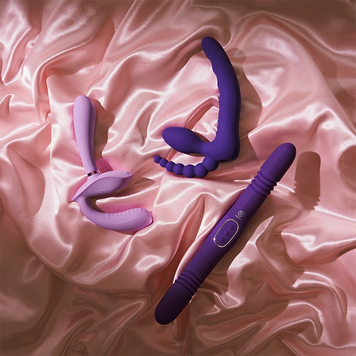 Bodywand i.D. Petal Vibrating Strapless Strap On